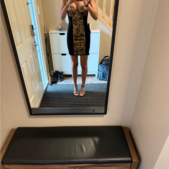 Black and Gold mini Bebe dress - Picture 5 of 10